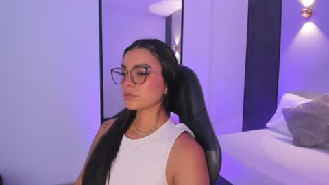 emily_tolson online show from July 27, 7:11 pm