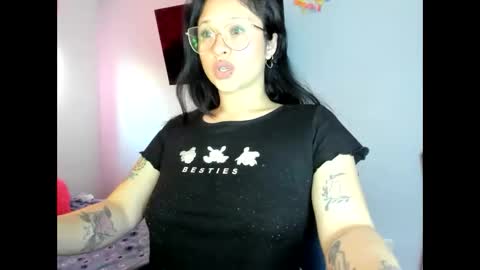 emily_vixen_ online show from November 7, 11:56 am