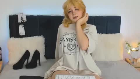 Snapshot of emilyangels chatting on September 29, 7:29 am Baby Emelli online show from September 29, 7:29 am