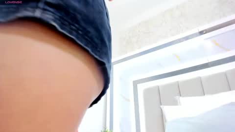 Snapshot of emilyblack_1 chatting on March 5, 5:29 pm Emily online show from March 5, 5:29 pm