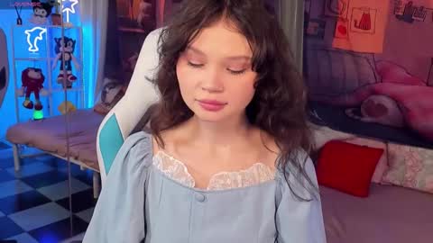 Emilyhaves online show from December 15, 7:15 am