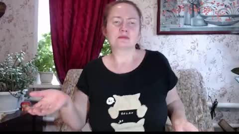 EmilyDoth online show from May 6, 8:09 am
