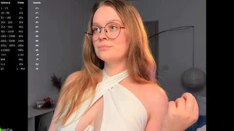 Emily  online show from May 31, 6:09 pm