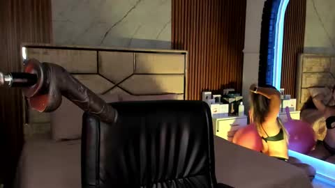 Emily Hendrix online show from September 25, 7:54 pm