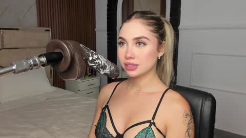 Emily Hendrix online show from January 30, 7:26 pm