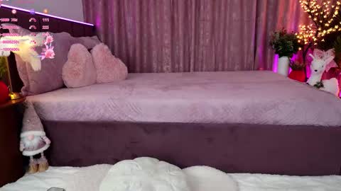 Emily  online show from December 20, 6:15 pm