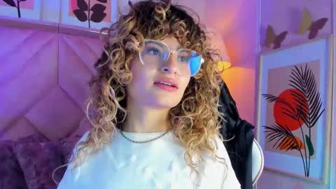 Emilyjonnes  online show from March 12, 8:34 pm