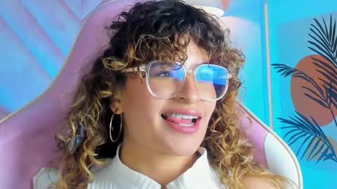 Emilyjonnes  online show from March 26, 10:48 pm