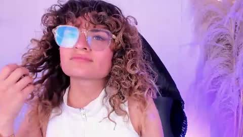Emilyjonnes  online show from June 21, 4:08 am