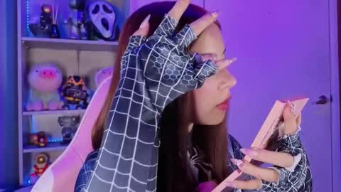 VALEEEN online show from November 8, 8:45 pm