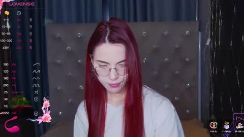 Snapshot of emilykents chatting on February 27, 1:52 am EmilyKents online show from February 27, 1:52 am