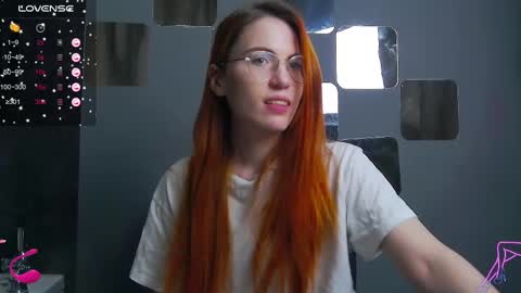 Snapshot of emilykents chatting on February 13, 7:45 am EmilyKents online show from February 13, 7:45 am