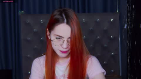 Snapshot of emilykents chatting on February 9, 1:33 am EmilyKents online show from February 9, 1:33 am