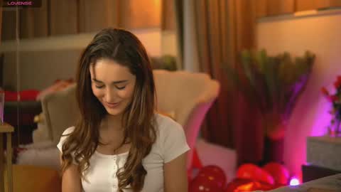Snapshot of emilyraymont chatting on March 4, 10:05 pm Emily online show from March 4, 10:05 pm