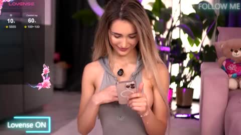 Snapshot of emilyraymont chatting on September 20, 5:21 am Emily online show from September 20, 5:21 am
