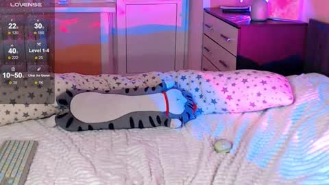 Emily  Emi online show from November 12, 4:09 pm