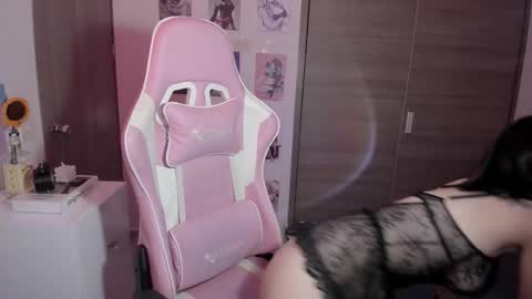 Snapshot of emilyrosss_ chatting on September 12, 3:19 am EMILY online show from September 12, 3:19 am