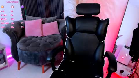 Emily online show from November 8, 1:25 pm