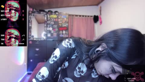  Emily Support me to have 100 likes plx online show from December 18, 11:19 pm
