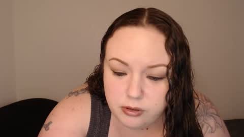 Snapshot of emilysgotissues chatting on December 28, 5:46 pm Emily Bankz online show from December 28, 5:46 pm