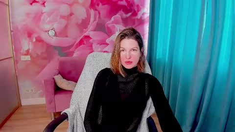 EmilyWalkers online show from February 17, 7:58 am