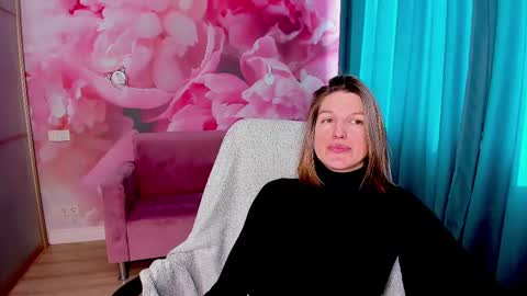 EmilyWalkers online show from February 18, 7:54 am