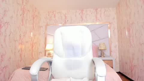 Emily  2200 - 600GMT-5 online show from March 3, 9:11 pm