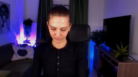 Emily online show from January 5, 9:37 am