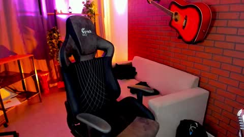 Emily online show from December 29, 8:22 am