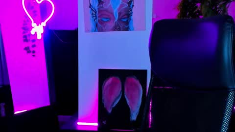 Emily online show from February 25, 11:32 am