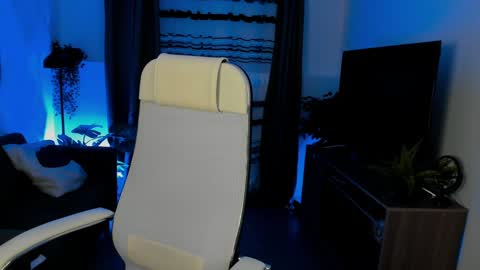 Emily online show from February 4, 6:14 am