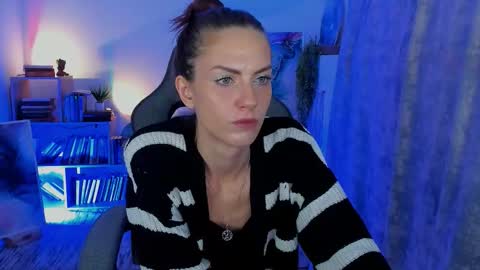 Emily online show from October 15, 8:37 am