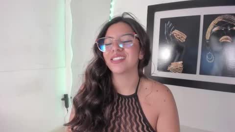 Snapshot of emilyy_cooperr chatting on September 22, 1:04 pm emilyy_cooperr online show from September 22, 1:04 pm