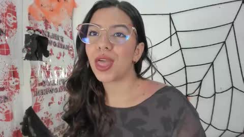 emilyy_cooperr online show from October 15, 12:17 pm