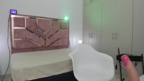 Snapshot of emilyy_cooperr chatting on February 26, 6:40 am emilyy_cooperr online show from February 26, 6:40 am