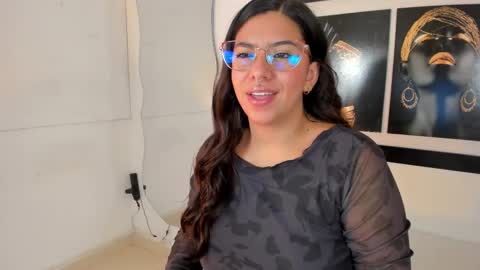 emilyy_cooperr online show from November 18, 12:08 pm