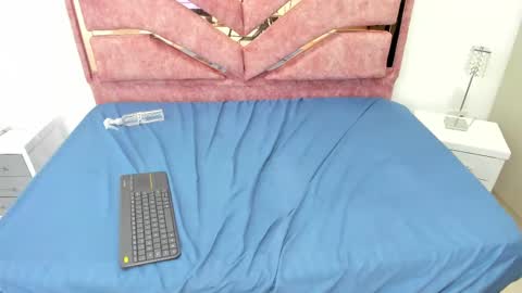 Snapshot of emilyy_cooperr chatting on February 7, 6:14 am emilyy_cooperr online show from February 7, 6:14 am