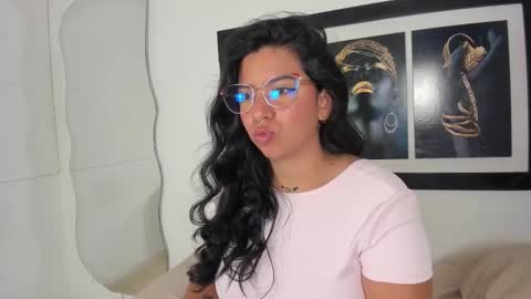 emilyy_cooperr online show from December 15, 12:12 pm