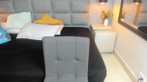 emilyy_r online show from February 11, 7:18 pm