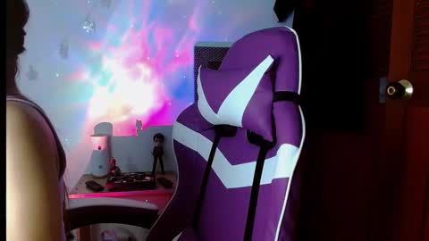 emilyzans07 online show from March 6, 5:00 pm