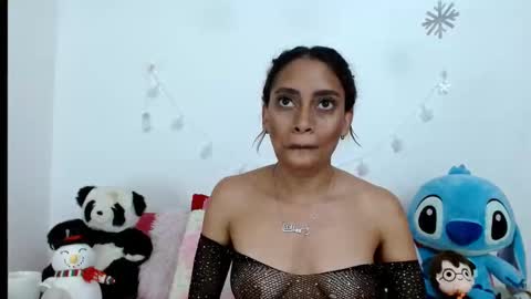 emilyzans07 online show from February 23, 1:46 am