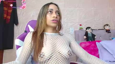 emilyzans07 online show from October 25, 9:15 pm