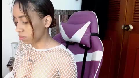 emilyzans07 online show from March 4, 8:16 pm