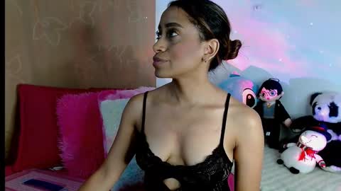 emilyzans07 online show from March 12, 7:47 pm