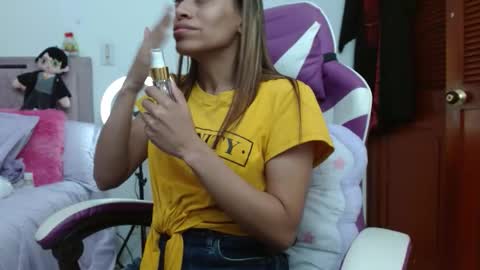 emilyzans07 online show from September 19, 7:06 pm