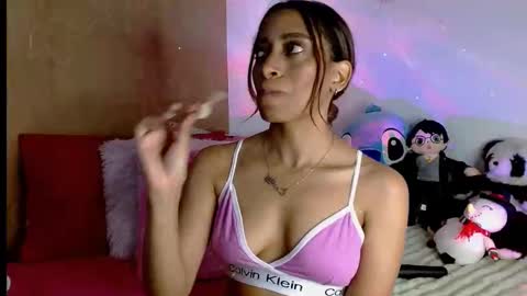 emilyzans07 online show from March 12, 1:58 am