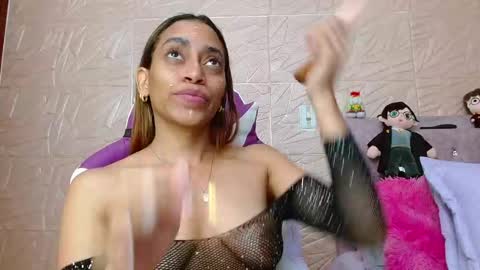 emilyzans07 online show from October 4, 9:01 pm