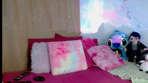 emilyzans07 online show from March 9, 1:46 am