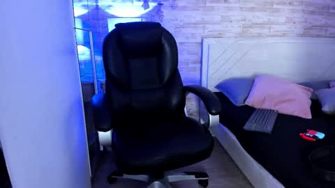 emir_ozan online show from January 31, 7:44 pm