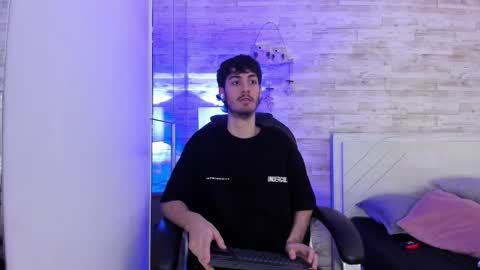 emir_ozan online show from February 1, 7:44 pm